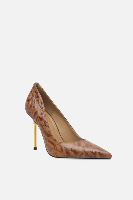 Catching sheepskin high heels